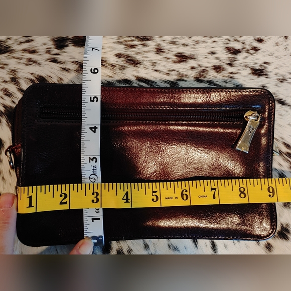 Ricardo Beverly Hills Women's Rich Black Cherry Leather Clutch - Picture 9 of 9